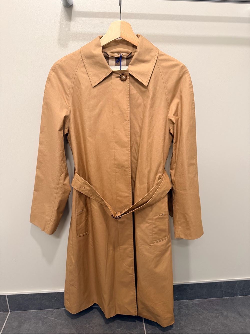 Burberry Brighton Lightweight Belted Trench Coat in Honey color
